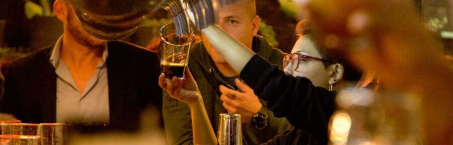 Los mejores bares de Providencia para disfrutar cócteles únicos